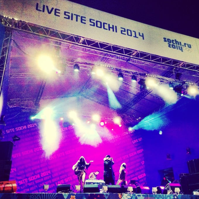 Baietii de la Fly Project au concertat la Jocurile Olimpice de la Sochi foto: arhiva personala