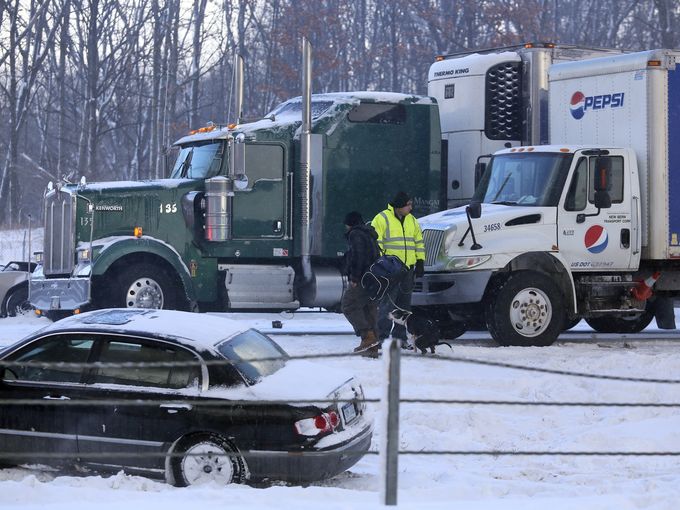 635564111894128288-Winter-Weather-Michigan-Pileup-kjhardy-detnews.com-3