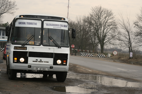 autobuzul-elevilor-liceului-romanesc-din-tighina