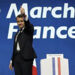 Emmanuel Macron cu sloganul En Marche!